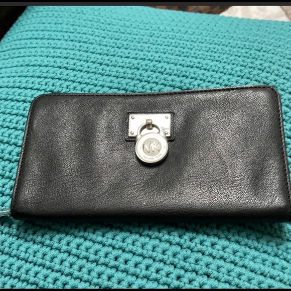 Handbags - Michael Kors Wallet